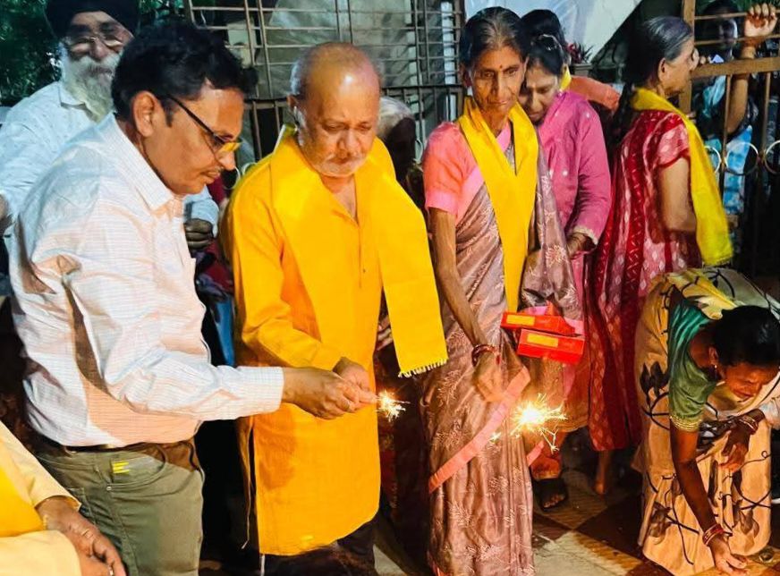 सेवा एवं रचनात्मक का बड़ा कार्य- वक्ता मंच द्वारा वृद्धाश्रम में दीपावली मिलन,दीप केवल घरों को नहीं, दिलों को भी रोशन करते है, 25 अक्टूबर को राजधानी रायपुर में सामाजिक संस्था ने करी पहल सेवा एवं रचनात्मक का बड़ा कार्य- वक्ता मंच द्वारा वृद्धाश्रम में दीपावली मिलन,दीप केवल घरों को नहीं, दिलों को भी रोशन करते है, 25 अक्टूबर को राजधानी रायपुर में सामाजिक संस्था ने करी पहल kshititech