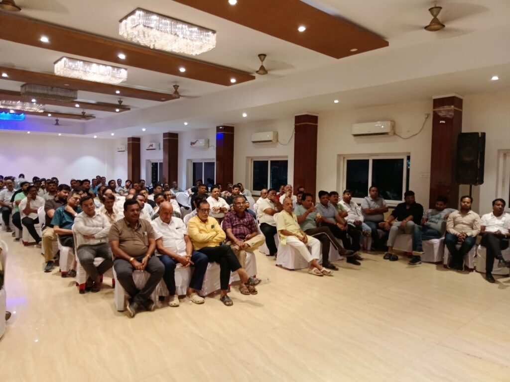 शक्ति के व्यापारियों ने लिया बड़ा फैसला- प्रत्येक सोमवार को रहेगा शहर का संपूर्ण व्यापार बंद, 27 अक्टूबर को चेंबर ऑफ कॉमर्स द्वारा आयोजित बैठक में हुआ निर्णय,जिला मुख्यालय के सभी छोटे-बड़े व्यापारी संगठनों ने दी सहमति, बैठक में शहर के करीब 700 व्यापारी रहे मौजूद शक्ति के व्यापारियों ने लिया बड़ा फैसला- प्रत्येक सोमवार को रहेगा शहर का संपूर्ण व्यापार बंद, 27 अक्टूबर को चेंबर ऑफ कॉमर्स द्वारा आयोजित बैठक में हुआ निर्णय,जिला मुख्यालय के सभी छोटे-बड़े व्यापारी संगठनों ने दी सहमति, बैठक में शहर के करीब 700 व्यापारी रहे मौजूद kshititech