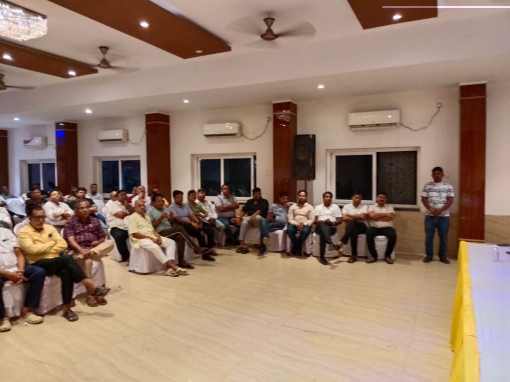 शक्ति के व्यापारियों ने लिया बड़ा फैसला- प्रत्येक सोमवार को रहेगा शहर का संपूर्ण व्यापार बंद, 27 अक्टूबर को चेंबर ऑफ कॉमर्स द्वारा आयोजित बैठक में हुआ निर्णय,जिला मुख्यालय के सभी छोटे-बड़े व्यापारी संगठनों ने दी सहमति, बैठक में शहर के करीब 700 व्यापारी रहे मौजूद शक्ति के व्यापारियों ने लिया बड़ा फैसला- प्रत्येक सोमवार को रहेगा शहर का संपूर्ण व्यापार बंद, 27 अक्टूबर को चेंबर ऑफ कॉमर्स द्वारा आयोजित बैठक में हुआ निर्णय,जिला मुख्यालय के सभी छोटे-बड़े व्यापारी संगठनों ने दी सहमति, बैठक में शहर के करीब 700 व्यापारी रहे मौजूद kshititech