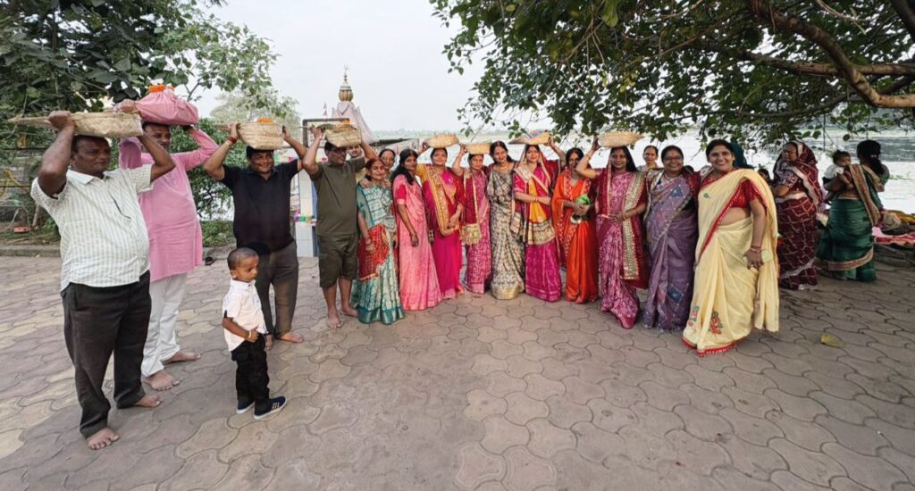 शक्ति शहर के नारायण सागर तालाब में करी महिलाओं ने छठ मैया की पूजा, छठ पूजा के दौरान क्षेत्र की सुख समृद्धि की भी करी कामना, पूर्व नगर पालिका उपाध्यक्ष रीना गेवाडीन ने कहा- छठ पूजा हम सब की आस्था का प्रतीक शक्ति शहर के नारायण सागर तालाब में करी महिलाओं ने छठ मैया की पूजा, छठ पूजा के दौरान क्षेत्र की सुख समृद्धि की भी करी कामना, पूर्व नगर पालिका उपाध्यक्ष रीना गेवाडीन ने कहा- छठ पूजा हम सब की आस्था का प्रतीक kshititech