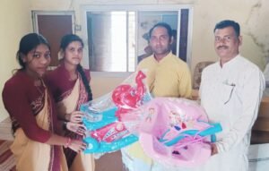 रायपुर के सामाजिक कार्यकर्ता दीपक कुमार बच्छानी द्वारा शक्ति जिले के ग्रामीण स्कूलों को दिया जा रहा निशुल्क कंप्यूटर सिस्टम एवं खेलकूद की सामग्रियां, ग्रामीण स्कूली बच्चों को भी मिलेगी अब डिजिटल शिक्षा, शंकर राव ने कहा- दीपक जी की यह पहल प्रशंसनीय kshititech