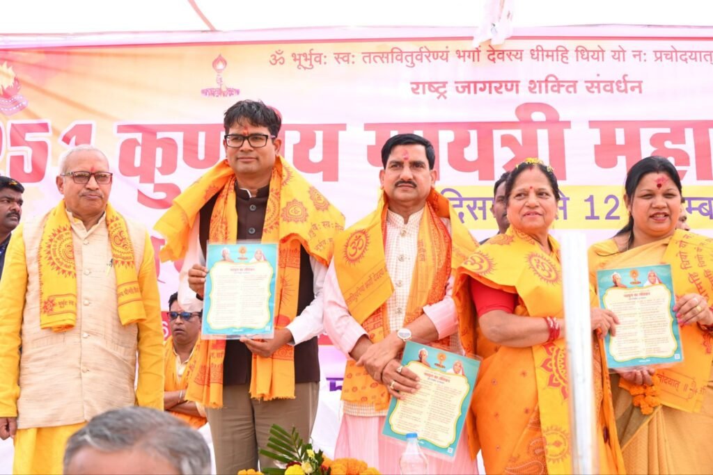 हसौद पहुंचे वित्त मंत्री ने कहा भारत दुनिया की तीसरी अर्थव्यवस्था बनने की ओर अग्रसर,सनातन धर्म की रक्षा के लिए शांतिकुंज हरिद्वार समर्पित होकर कर रहा कार्य, मोदी सरकार के मंत्री तोखन साहू भी रहे मौजूद kshititech