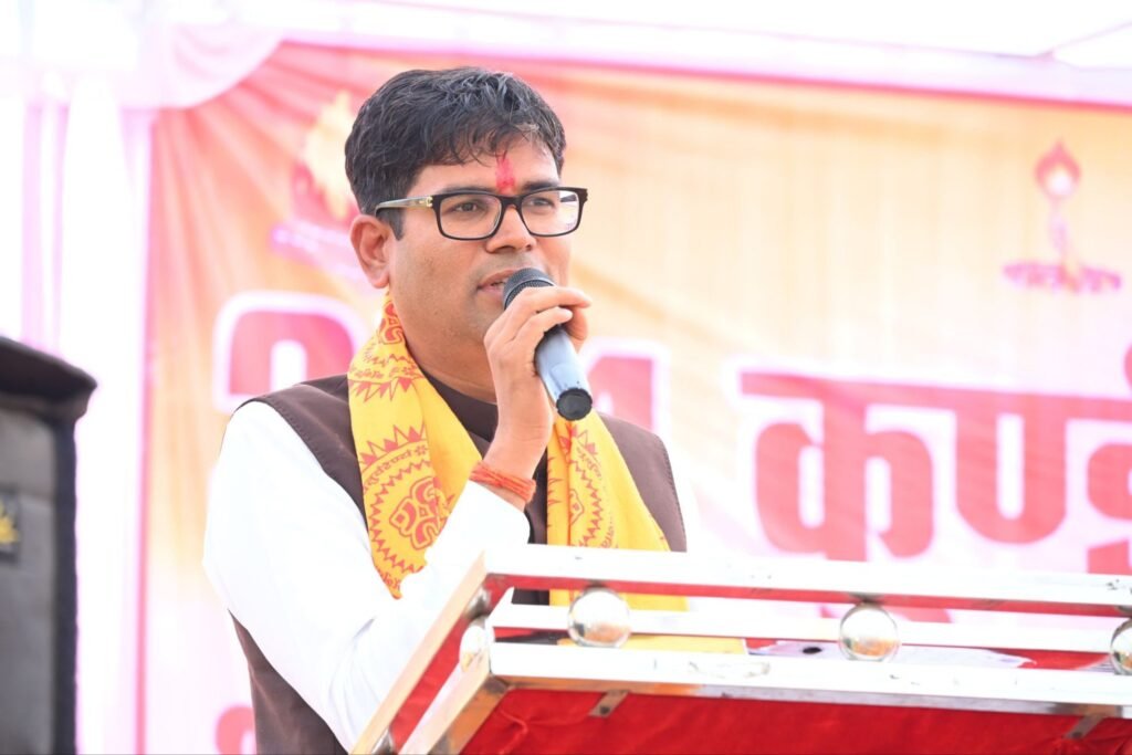 हसौद पहुंचे वित्त मंत्री ने कहा भारत दुनिया की तीसरी अर्थव्यवस्था बनने की ओर अग्रसर,सनातन धर्म की रक्षा के लिए शांतिकुंज हरिद्वार समर्पित होकर कर रहा कार्य, मोदी सरकार के मंत्री तोखन साहू भी रहे मौजूद kshititech