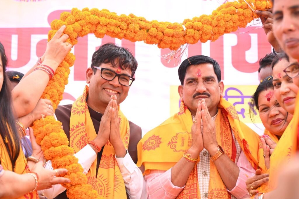 हसौद पहुंचे वित्त मंत्री ने कहा भारत दुनिया की तीसरी अर्थव्यवस्था बनने की ओर अग्रसर,सनातन धर्म की रक्षा के लिए शांतिकुंज हरिद्वार समर्पित होकर कर रहा कार्य, मोदी सरकार के मंत्री तोखन साहू भी रहे मौजूद kshititech