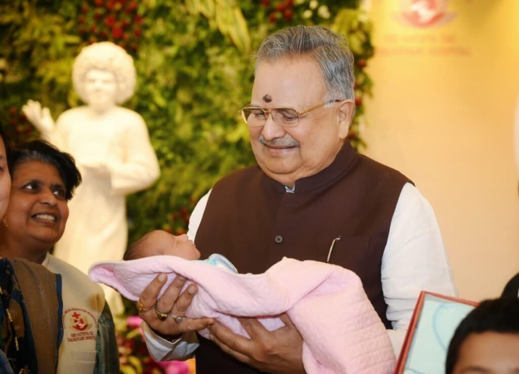 सत्य साइ बाबा की 100 वीं जयंती पर रायपुर के सत्य साइ संजीवनी सेंटर में हुआ गिफ्ट ऑफ़ लाइफ कार्यक्रम, विधानसभा अध्यक्ष डॉ रमन सिंह सहित समाजसेवी सीताराम अग्रवाल भी पहुंचे कार्यक्रम में, समाजसेवी सीताराम ने कहा- सत्य साइ संजीवनी सेंटर छत्तीसगढ़ में चिकित्सा सेवा का सबसे बड़ा केंद्र सत्य साइ बाबा की 100 वीं जयंती पर रायपुर के सत्य साइ संजीवनी सेंटर में हुआ गिफ्ट ऑफ़ लाइफ कार्यक्रम, विधानसभा अध्यक्ष डॉ रमन सिंह सहित समाजसेवी सीताराम अग्रवाल भी पहुंचे कार्यक्रम में, समाजसेवी सीताराम ने कहा- सत्य साइ संजीवनी सेंटर छत्तीसगढ़ में चिकित्सा सेवा का सबसे बड़ा केंद्र kshititech