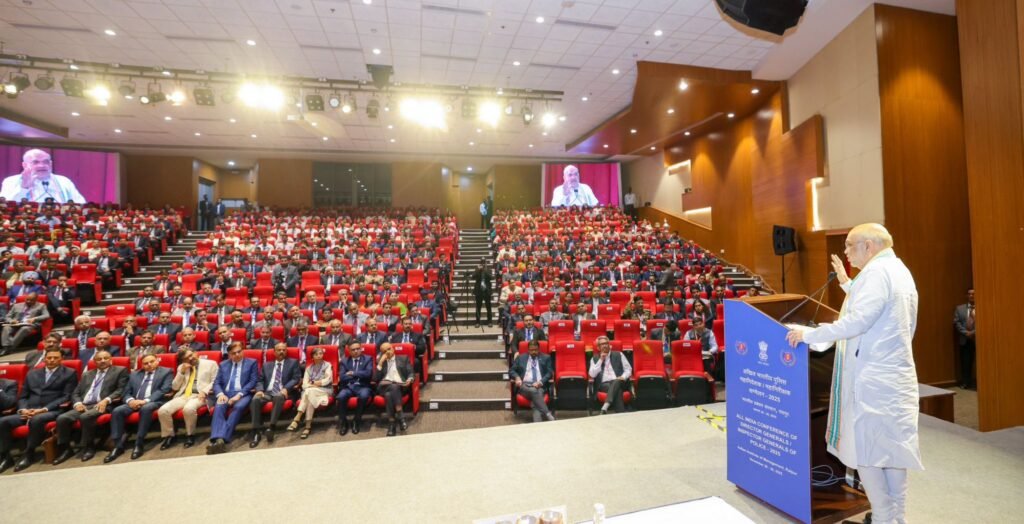 रायपुर में चल रहा पुलिस विभाग का राष्ट्रीय स्तर का सबसे बड़ा सम्मेलन, प्रधानमंत्री मोदी एवं अमित शाह कर रहे हैं सम्मेलन को संबोधित, देश के तीन अच्छे पुलिस स्टेशनों को किया गया सम्मानित, गृह मंत्री शाह ने कहा-पुलिसिंग रोड मैप तैयार करने में यह सम्मेलन कारगर kshititech