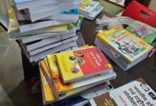 मॉडल लाइब्रेरी में पहुंची किताबें-शक्ति शहर की कंचनपुर लाइब्रेरी में कलेक्टर एवं जिला पंचायत सीईओ साहब के प्रयासों से विद्यार्थियों के लिए आई प्रतियोगी परीक्षाओं की किताबें, विद्यार्थियों में प्रसन्नता kshititech