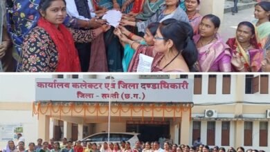 आर पार की लड़ाई- सरकार की कार्रवाई के खिलाफ सहकारी समिति के हड़ताली कर्मचारियों के परिवारजन पहुंचे शक्ति कलेक्ट्रेट कार्यालय, डिप्टी कलेक्टर को सौपा ज्ञापन, कहा कर्मचारियों की मांगों पर हो त्वरित कार्रवाई, परिवार जनों ने कहा- 25 नवंबर से कलेक्टर कार्यालय के सामने बैठेंगे बच्चों के साथ धरने पर आर पार की लड़ाई- सरकार की कार्रवाई के खिलाफ सहकारी समिति के हड़ताली कर्मचारियों के परिवारजन पहुंचे शक्ति कलेक्ट्रेट कार्यालय, डिप्टी कलेक्टर को सौपा ज्ञापन, कहा कर्मचारियों की मांगों पर हो त्वरित कार्रवाई, परिवार जनों ने कहा- 25 नवंबर से कलेक्टर कार्यालय के सामने बैठेंगे बच्चों के साथ धरने पर kshititech