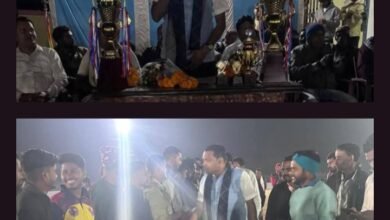 रात्रि कालीन क्रिकेट प्रतियोगिता के उद्घाटन समारोह में कनई गांव पहुंचे भाजपा नेता अमर सुल्तानिया ने कहा- खेल केवल मनोरंजन नहीं, बल्कि बेहतर भविष्य और स्वस्थ समाज की नींव, विजेता टीम को मिलेगा 31 हजार रुपए का इनाम, ग्राम वासियों ने किया मुख्य अतिथि सुल्तानिया का ऐतिहासिक स्वागत रात्रि कालीन क्रिकेट प्रतियोगिता के उद्घाटन समारोह में कनई गांव पहुंचे भाजपा नेता अमर सुल्तानिया ने कहा- खेल केवल मनोरंजन नहीं, बल्कि बेहतर भविष्य और स्वस्थ समाज की नींव, विजेता टीम को मिलेगा 31 हजार रुपए का इनाम, ग्राम वासियों ने किया मुख्य अतिथि सुल्तानिया का ऐतिहासिक स्वागत kshititech