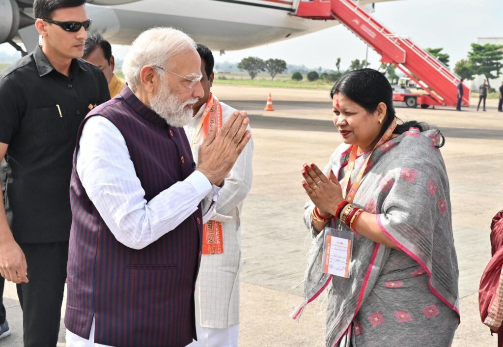 जांजगीर सांसद कमलेश जांगड़े ने किया प्रधानमंत्री मोदी के रायपुर आगमन पर उनका स्वागत, सांसद जी ने कहा- आधुनिक भारत के शिल्पकार एवं करोड़ो कार्यकर्ताओं के प्रेरणा स्रोत है मोदी जी जांजगीर सांसद कमलेश जांगड़े ने किया प्रधानमंत्री मोदी के रायपुर आगमन पर उनका स्वागत, सांसद जी ने कहा- आधुनिक भारत के शिल्पकार एवं करोड़ो कार्यकर्ताओं के प्रेरणा स्रोत है मोदी जी kshititech