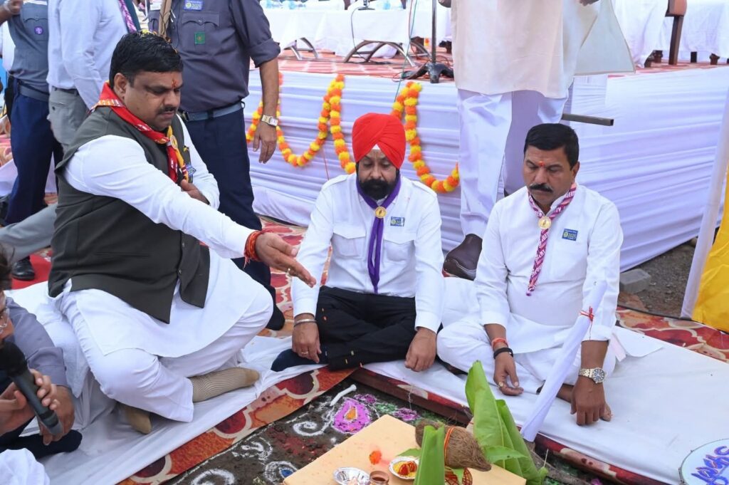 रायपुर में भारत स्काउट गाइड के मुख्यालय निर्माण का हुआ 8 नवंबर को भूमि पूजन, स्कूल शिक्षा मंत्री गजेंद्र यादव एवं राज्य मुख्य आयुक्त इंद्रजीत सिंह खालसा की मौजूदगी में किया गया भूमि पूजन समारोह, छत्तीसगढ़ में स्काउट गाइड की स्थापना की रजत जयंती पर हुआ यह गौरवशाली आयोजन kshititech
