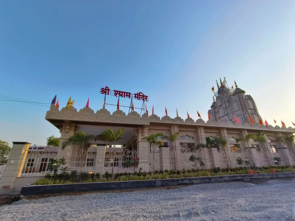 चंद्रपुर के श्री श्याम मंदिर में 11 लाख रुपए की लागत से होगा तोरण द्वार का निर्माण,हिन्द एवं फॉर्चून ग्रुप के चैयरमेन पवन अग्रवाल द्वारा अपने पूज्य पिता स्वर्गीय सेढूराम अग्रवाल एवं पूज्य माताजी स्व. सावित्री देवी अग्रवाल की स्मृति में कराया जाएगा निर्माण चंद्रपुर के श्री श्याम मंदिर में 11 लाख रुपए की लागत से होगा तोरण द्वार का निर्माण,हिन्द एवं फॉर्चून ग्रुप के चैयरमेन पवन अग्रवाल द्वारा अपने पूज्य पिता स्वर्गीय सेढूराम अग्रवाल एवं पूज्य माताजी स्व. सावित्री देवी अग्रवाल की स्मृति में कराया जाएगा निर्माण kshititech