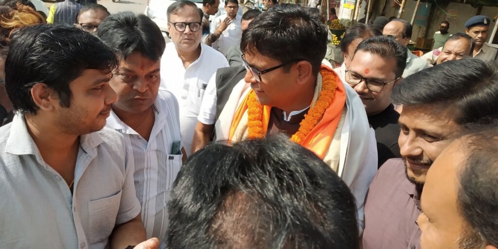 वित्त मंत्री ओपी चौधरी का शक्ति में हुआ जोरदार स्वागत, भाजपा जिला अध्यक्ष टिकेश्वर एवं मंडल अध्यक्ष अभिषेक शर्मा के नेतृत्व में पहुंचे कार्यकर्ता, स्वागत से अभिभूत चौधरी जी ने कहा-छत्तीसगढ़ की सरकार सर्व वर्ग के कल्याण के लिए चला रही योजनाएं kshititech