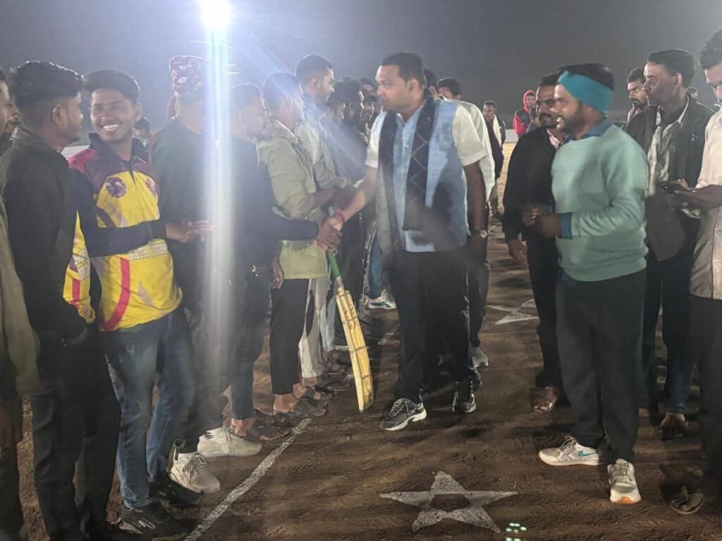 रात्रि कालीन क्रिकेट प्रतियोगिता के उद्घाटन समारोह में कनई गांव पहुंचे भाजपा नेता अमर सुल्तानिया ने कहा- खेल केवल मनोरंजन नहीं, बल्कि बेहतर भविष्य और स्वस्थ समाज की नींव, विजेता टीम को मिलेगा 31 हजार रुपए का इनाम, ग्राम वासियों ने किया मुख्य अतिथि सुल्तानिया का ऐतिहासिक स्वागत kshititech