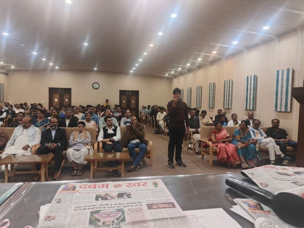 विभूति अलंकरण समारोह-छत्तीसगढ़ की 121 महान विभूतियां वक्ता मंच के आयोजित कार्यक्रम में हुई सम्मानित, पूर्व मंत्री सत्यनारायण शर्मा एवं जनर्लिस्ट वेलफेयर यूनियन के प्रदेश अध्यक्ष अमित गौतम भी हुए अतिथि के रूप में शामिल, अमित गौतम ने कहा- ऐसे आयोजनों से श्रेष्ठ कार्य करने वाली हस्तियों को मिलता है प्रोत्साहन kshititech