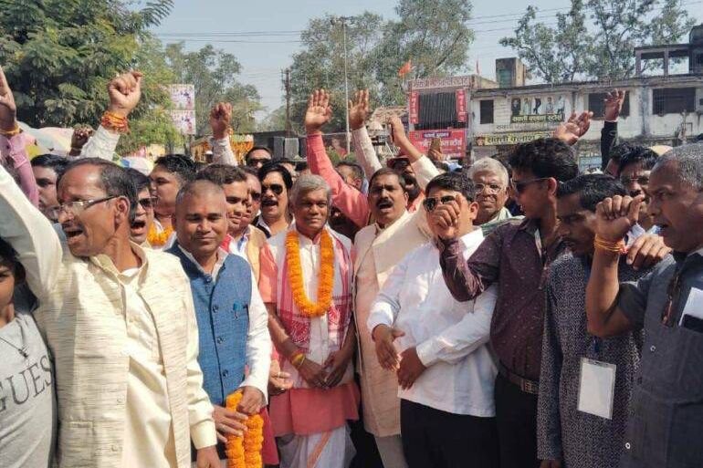 शक्ति में मरार पटेल समाज का हुआ प्रदेश स्तरीय ऐतिहासिक सम्मेलन,माँ शाकंभरी  की निकली भव्य शोभायात्रा, समाज के 680 बच्चों ने उपस्थित होकर दिया अपना परिचय, समाज के विवाह योग्य बच्चों की वैवाहिक पत्रिका का भी हुआ विमोचन, हजारों समाज बंधुओ की रही उपस्थिति, पूर्व प्रदेश अध्यक्ष प्रेम पटेल ने कहा- ऐतिहासिक उपस्थिति के लिए सभी का धन्यवाद kshititech