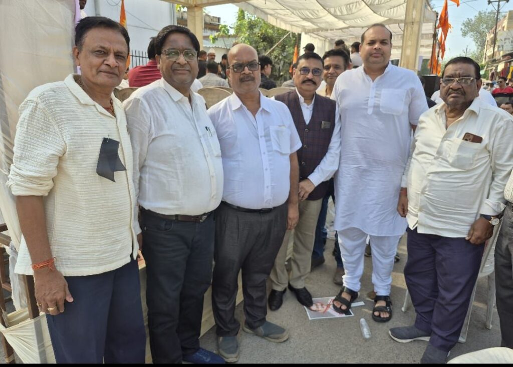 अमित बघेल की अपमानजनक टिप्पणी वाले मामले में छत्तीसगढ़ के अग्रवाल समाज में भारी आक्रोश, अमित बघेल की गिरफ्तारी को लेकर 4 नवंबर को रायगढ़ में हुआ धरना प्रदर्शन, तो वहीं कोरबा, रायपुर सहित दर्जनों शहरों में समाज के लोगों ने दिया बघेल के खिलाफ FIR दर्ज करने के लिए ज्ञापन, अग्रवाल संगठन के प्रदेश अध्यक्ष डॉ अशोक सियाराम अग्रवाल ने कहा-समाज में वैमनस्यता फैलाने वाले अमित बघेल की हो तत्काल गिरफ्तारी, 6 नवंबर को रायपुर के अग्रसेन चौक में होगा धरना प्रदर्शन अमित बघेल की अपमानजनक टिप्पणी वाले मामले में छत्तीसगढ़ के अग्रवाल समाज में भारी आक्रोश, अमित बघेल की गिरफ्तारी को लेकर 4 नवंबर को रायगढ़ में हुआ धरना प्रदर्शन, तो वहीं कोरबा, रायपुर सहित दर्जनों शहरों में समाज के लोगों ने दिया बघेल के खिलाफ FIR दर्ज करने के लिए ज्ञापन, अग्रवाल संगठन के प्रदेश अध्यक्ष डॉ अशोक सियाराम अग्रवाल ने कहा-समाज में वैमनस्यता फैलाने वाले अमित बघेल की हो तत्काल गिरफ्तारी, 6 नवंबर को रायपुर के अग्रसेन चौक में होगा धरना प्रदर्शन kshititech