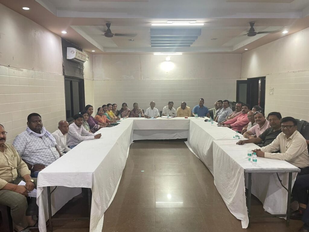 अमित बघेल की अपमानजनक टिप्पणी वाले मामले में छत्तीसगढ़ के अग्रवाल समाज में भारी आक्रोश, अमित बघेल की गिरफ्तारी को लेकर 4 नवंबर को रायगढ़ में हुआ धरना प्रदर्शन, तो वहीं कोरबा, रायपुर सहित दर्जनों शहरों में समाज के लोगों ने दिया बघेल के खिलाफ FIR दर्ज करने के लिए ज्ञापन, अग्रवाल संगठन के प्रदेश अध्यक्ष डॉ अशोक सियाराम अग्रवाल ने कहा-समाज में वैमनस्यता फैलाने वाले अमित बघेल की हो तत्काल गिरफ्तारी, 6 नवंबर को रायपुर के अग्रसेन चौक में होगा धरना प्रदर्शन अमित बघेल की अपमानजनक टिप्पणी वाले मामले में छत्तीसगढ़ के अग्रवाल समाज में भारी आक्रोश, अमित बघेल की गिरफ्तारी को लेकर 4 नवंबर को रायगढ़ में हुआ धरना प्रदर्शन, तो वहीं कोरबा, रायपुर सहित दर्जनों शहरों में समाज के लोगों ने दिया बघेल के खिलाफ FIR दर्ज करने के लिए ज्ञापन, अग्रवाल संगठन के प्रदेश अध्यक्ष डॉ अशोक सियाराम अग्रवाल ने कहा-समाज में वैमनस्यता फैलाने वाले अमित बघेल की हो तत्काल गिरफ्तारी, 6 नवंबर को रायपुर के अग्रसेन चौक में होगा धरना प्रदर्शन kshititech