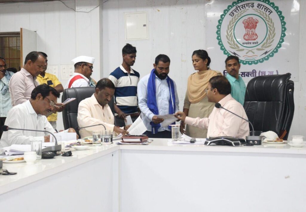 IAS तोपनो साहब के बेहतर मैनेजमेंट ने ऐतिहासिक बना दिया शक्ति के राज्योत्सव को- कलेक्टर तोपनो ने ली साप्ताहिक समय सीमा की बैठक,यूनिटी मार्च की सभी तैयारियां समय पर करे सुनिश्चित- कलेक्टर,कलेक्टर ने विभिन्न विभागों के कार्यों की विस्तार से की समीक्षा, लंबित प्रकरणों का शीघ्र निराकरण करने के दिए निर्देश, जन दर्शन में भी सुनी कलेक्टर साहब ने समस्याएं, कलेक्ट्रेट मैदान के राज्योत्सव में पहुंची जिले भर की जनता, छत्तीसगढ़ की प्रसिद्ध कवियित्री अन्नपूर्णा पवार ने भी दी सुंदर प्रस्तुति IAS तोपनो साहब के बेहतर मैनेजमेंट ने ऐतिहासिक बना दिया शक्ति के राज्योत्सव को- कलेक्टर तोपनो ने ली साप्ताहिक समय सीमा की बैठक,यूनिटी मार्च की सभी तैयारियां समय पर करे सुनिश्चित- कलेक्टर,कलेक्टर ने विभिन्न विभागों के कार्यों की विस्तार से की समीक्षा, लंबित प्रकरणों का शीघ्र निराकरण करने के दिए निर्देश, जन दर्शन में भी सुनी कलेक्टर साहब ने समस्याएं, कलेक्ट्रेट मैदान के राज्योत्सव में पहुंची जिले भर की जनता, छत्तीसगढ़ की प्रसिद्ध कवियित्री अन्नपूर्णा पवार ने भी दी सुंदर प्रस्तुति kshititech