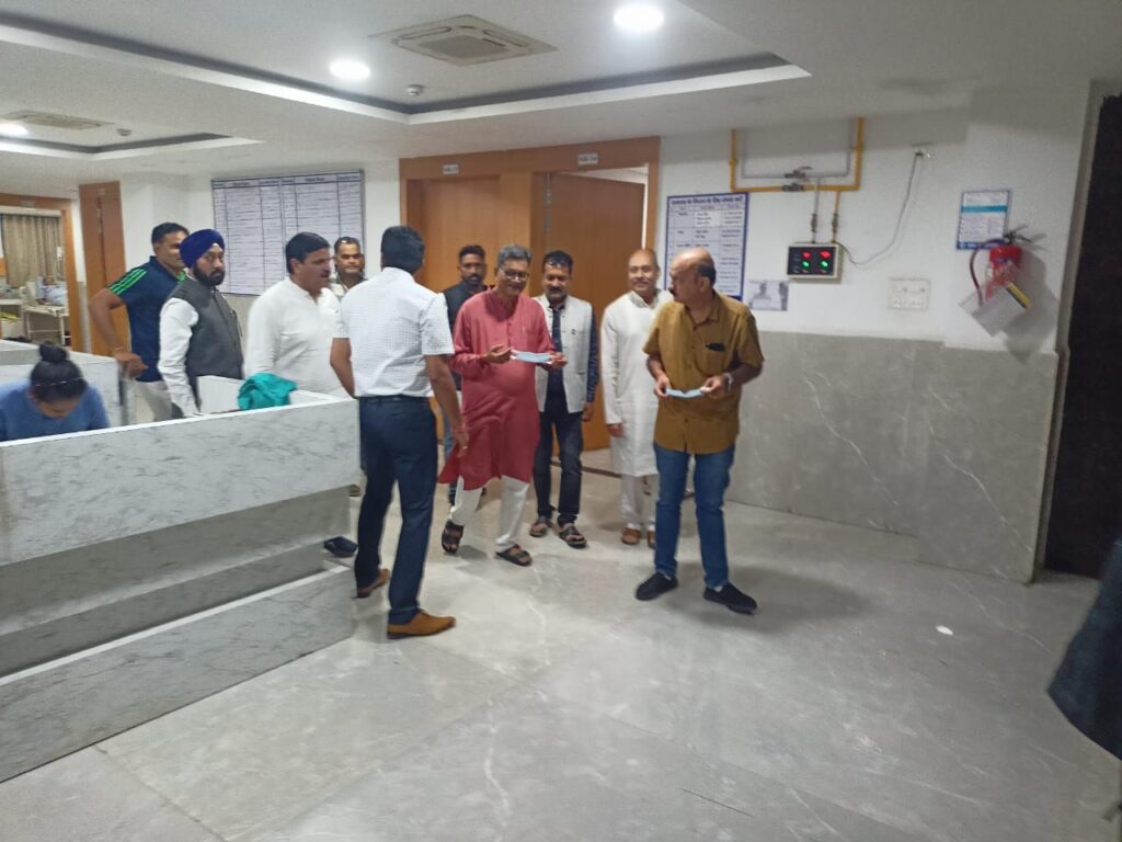 शक्ति के पत्रकार सुदेश शर्मा रायपुर के अस्पताल में हुए भर्ती, नेता प्रतिपक्ष महंत पहुंचे सुदेश का हाल-चाल जानने,अस्पताल प्रबंधन को भी दिए बेहतर उपचार करने के निर्देश, अस्वस्थता के चलते सुदेश शर्मा का चल रहा है अस्पताल में उपचार शक्ति के पत्रकार सुदेश शर्मा रायपुर के अस्पताल में हुए भर्ती, नेता प्रतिपक्ष महंत पहुंचे सुदेश का हाल-चाल जानने,अस्पताल प्रबंधन को भी दिए बेहतर उपचार करने के निर्देश, अस्वस्थता के चलते सुदेश शर्मा का चल रहा है अस्पताल में उपचार kshititech