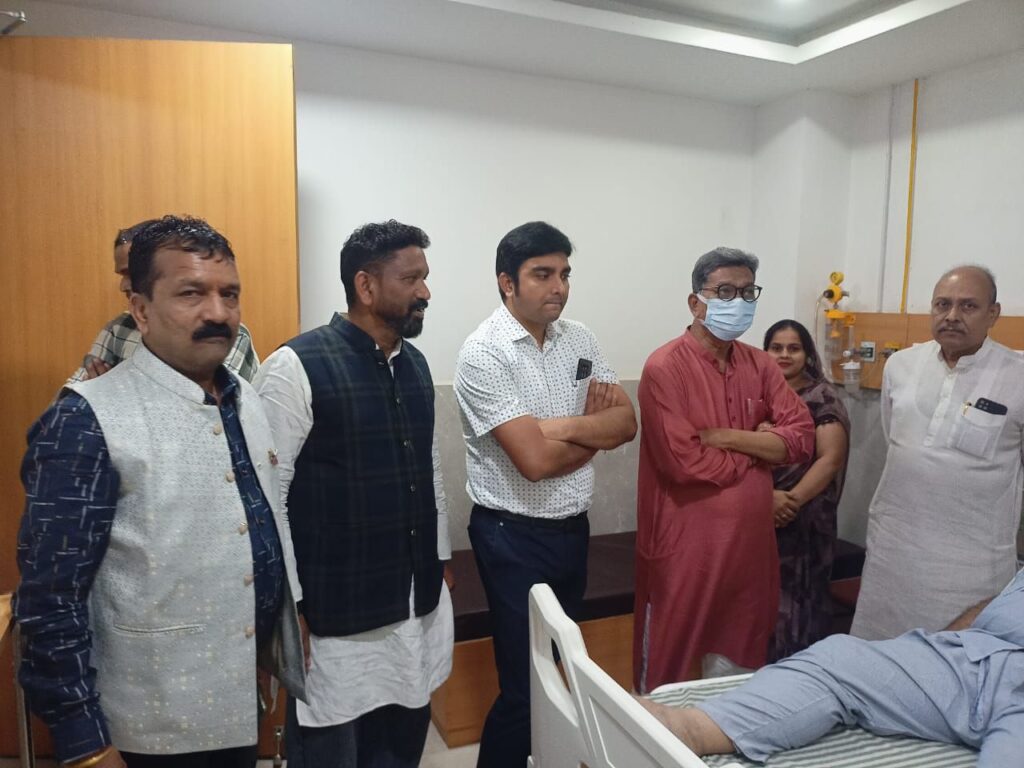 शक्ति के पत्रकार सुदेश शर्मा रायपुर के अस्पताल में हुए भर्ती, नेता प्रतिपक्ष महंत पहुंचे सुदेश का हाल-चाल जानने,अस्पताल प्रबंधन को भी दिए बेहतर उपचार करने के निर्देश, अस्वस्थता के चलते सुदेश शर्मा का चल रहा है अस्पताल में उपचार शक्ति के पत्रकार सुदेश शर्मा रायपुर के अस्पताल में हुए भर्ती, नेता प्रतिपक्ष महंत पहुंचे सुदेश का हाल-चाल जानने,अस्पताल प्रबंधन को भी दिए बेहतर उपचार करने के निर्देश, अस्वस्थता के चलते सुदेश शर्मा का चल रहा है अस्पताल में उपचार kshititech