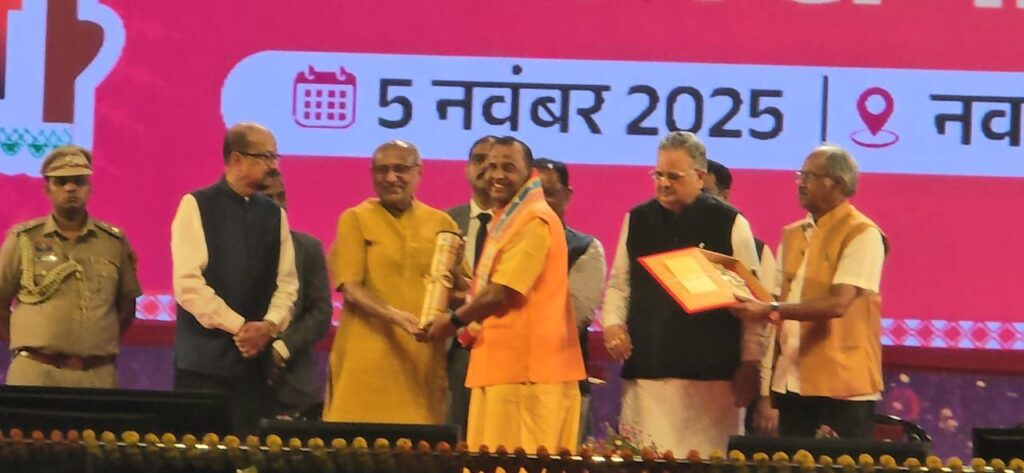 छत्तीसगढ़ शासन के महाराजा अग्रसेन सम्मान 2025 से नवाजे गए बिलासपुर के समाजसेवी राजेंद्र अग्रवाल राजू, महामहिम उपराष्ट्रपति,मुख्यमंत्री एवं विधानसभा अध्यक्ष की उपस्थिति में मिला अलंकरण सम्मान, सम्मान स्वरूप शासन निधि ₹200000 की राशि एवं स्मृति चिन्ह छत्तीसगढ़ शासन के महाराजा अग्रसेन सम्मान 2025 से नवाजे गए बिलासपुर के समाजसेवी राजेंद्र अग्रवाल राजू, महामहिम उपराष्ट्रपति,मुख्यमंत्री एवं विधानसभा अध्यक्ष की उपस्थिति में मिला अलंकरण सम्मान, सम्मान स्वरूप शासन निधि ₹200000 की राशि एवं स्मृति चिन्ह kshititech