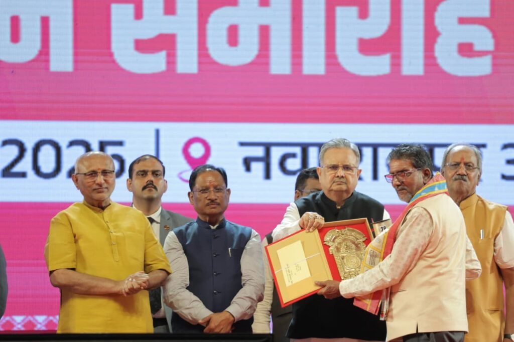 शक्ति जिले के गौरव- साहित्यकार डॉ विनोद कुमार वर्मा को छत्तीसगढ़ शासन द्वारा राज्य अलंकरण सम्मान 2025 से किया गया सम्मानित, पूर्व मंत्री नोबेल कुमार वर्मा ने दी बधाई,नोबेल वर्मा ने कहा- आंचलिक साहित्य का है यह प्रदेश का सबसे बड़ा सम्मान, शक्ति जिले के फ़गुरम गांव के प्रतिष्ठित वर्मा परिवार के सदस्य हैं विनोद जी शक्ति जिले के गौरव- साहित्यकार डॉ विनोद कुमार वर्मा को छत्तीसगढ़ शासन द्वारा राज्य अलंकरण सम्मान 2025 से किया गया सम्मानित, पूर्व मंत्री नोबेल कुमार वर्मा ने दी बधाई,नोबेल वर्मा ने कहा- आंचलिक साहित्य का है यह प्रदेश का सबसे बड़ा सम्मान, शक्ति जिले के फ़गुरम गांव के प्रतिष्ठित वर्मा परिवार के सदस्य हैं विनोद जी kshititech