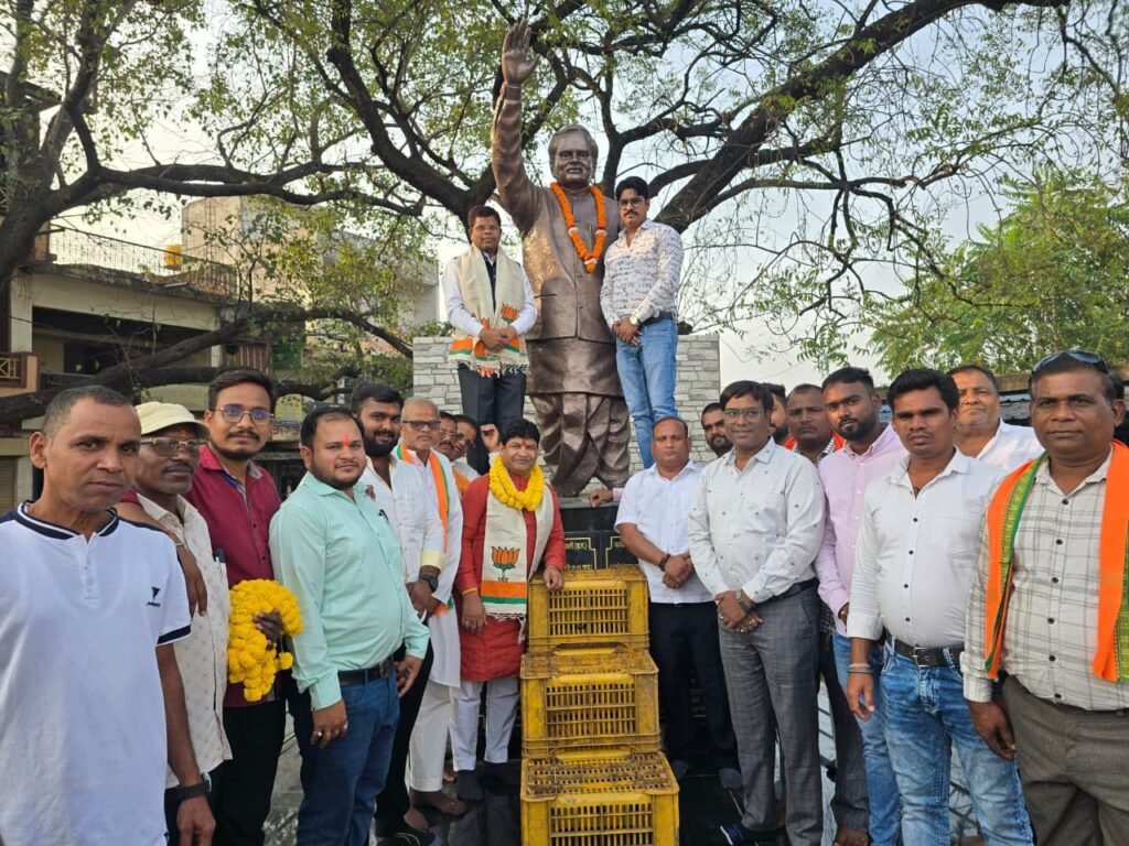 भाजपा पिछड़ा वर्ग मोर्चा के प्रदेश अध्यक्ष अशोक साहू पहुंचे बाराद्वार, पूर्व विधायक डॉक्टर खिलावन साहू एवं नगर पंचायत अध्यक्ष नारायण कुर्रे के नेतृत्व में हुआ जोरदार स्वागत, अटल जी की प्रतिमा पर माल्यार्पण भी किया प्रदेश अध्यक्ष जी ने kshititech