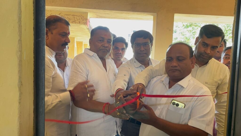 जनप्रतिनिधियों की सक्रियता से बाराद्वार शहर के स्वामी आत्मानंद इंग्लिश मीडियम स्कूल की शिक्षा व्यवस्था को बेहतर बनाने हो रहे प्रयास, सांसद प्रतिनिधि अमित कलानोरिया की पहल से विद्यालय की व्यवस्थाओं में हो रहा सुधार, एक शिफ्ट में प्रारंभ किया गया विद्यालय, नगर पंचायत अध्यक्ष ने करी विद्यालय में आवश्यकता अनुरूप सुविधाएं उपलब्ध करवाने की घोषणा जनप्रतिनिधियों की सक्रियता से बाराद्वार शहर के स्वामी आत्मानंद इंग्लिश मीडियम स्कूल की शिक्षा व्यवस्था को बेहतर बनाने हो रहे प्रयास, सांसद प्रतिनिधि अमित कलानोरिया की पहल से विद्यालय की व्यवस्थाओं में हो रहा सुधार, एक शिफ्ट में प्रारंभ किया गया विद्यालय, नगर पंचायत अध्यक्ष ने करी विद्यालय में आवश्यकता अनुरूप सुविधाएं उपलब्ध करवाने की घोषणा kshititech