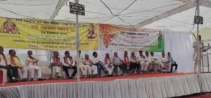 सर्व अग्रवाल समाज का धरना बना महा आंदोलन,72 घंटे के अंदर इष्ट देव पर कीचड़ उछालने वाले अराजक तत्वों की रासुका लगा,गिरफ्तारी की मांग,राष्ट्रीय एवं राजकीय गीत के वंदन से प्रारंभ हुआ आंदोलन सर्व अग्रवाल समाज का धरना बना महा आंदोलन,72 घंटे के अंदर इष्ट देव पर कीचड़ उछालने वाले अराजक तत्वों की रासुका लगा,गिरफ्तारी की मांग,राष्ट्रीय एवं राजकीय गीत के वंदन से प्रारंभ हुआ आंदोलन kshititech