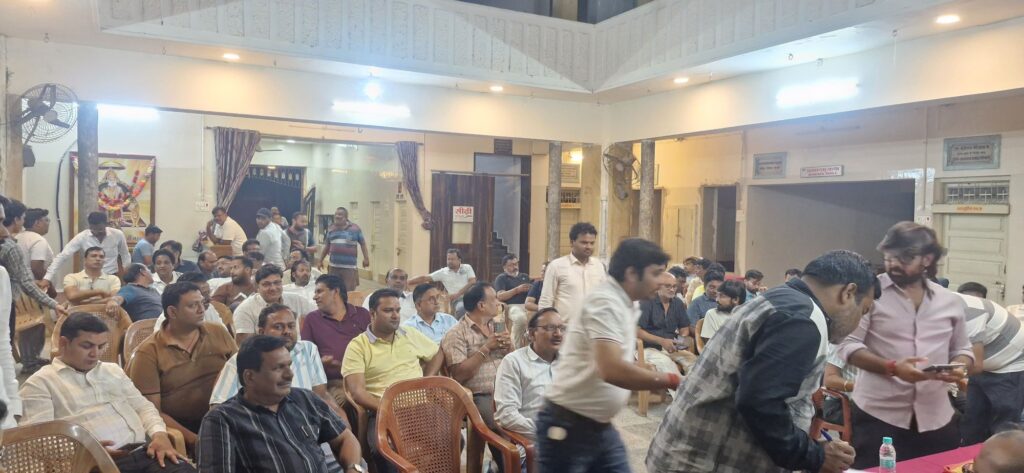 जिला मुख्यालय शक्ति में 6 नवंबर को अग्रवाल समाज ने अमित बघेल की अमर्यादित टिप्पणी को लेकर निकाली रैली, पुलिस थाना शक्ति में दिया ज्ञापन, गिरफ्तारी की करी मांग, अग्रवाल सभा अध्यक्ष श्यामसुंदर ने कहा- गिरफ्तारी नहीं होने पर समाज करेगा बड़ा आंदोलन जिला मुख्यालय शक्ति में 6 नवंबर को अग्रवाल समाज ने अमित बघेल की अमर्यादित टिप्पणी को लेकर निकाली रैली, पुलिस थाना शक्ति में दिया ज्ञापन, गिरफ्तारी की करी मांग, अग्रवाल सभा अध्यक्ष श्यामसुंदर ने कहा- गिरफ्तारी नहीं होने पर समाज करेगा बड़ा आंदोलन kshititech