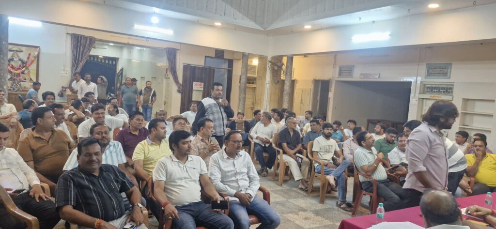 जिला मुख्यालय शक्ति में 6 नवंबर को अग्रवाल समाज ने अमित बघेल की अमर्यादित टिप्पणी को लेकर निकाली रैली, पुलिस थाना शक्ति में दिया ज्ञापन, गिरफ्तारी की करी मांग, अग्रवाल सभा अध्यक्ष श्यामसुंदर ने कहा- गिरफ्तारी नहीं होने पर समाज करेगा बड़ा आंदोलन जिला मुख्यालय शक्ति में 6 नवंबर को अग्रवाल समाज ने अमित बघेल की अमर्यादित टिप्पणी को लेकर निकाली रैली, पुलिस थाना शक्ति में दिया ज्ञापन, गिरफ्तारी की करी मांग, अग्रवाल सभा अध्यक्ष श्यामसुंदर ने कहा- गिरफ्तारी नहीं होने पर समाज करेगा बड़ा आंदोलन kshititech