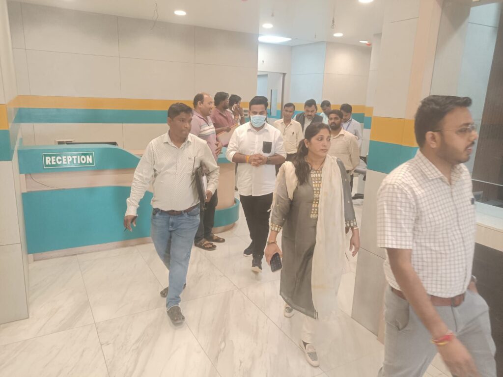 सख्त हुआ प्रशासन- प्राइवेट अस्पतालों का निरीक्षण किया शक्ति जिले के स्वास्थ्य एवं प्रशासन के अधिकारियों ने,अनेकों अस्पतालों में पाई गई कमियां, अस्पताल संचालको को दिए गए तत्काल मानकों के अनुरूप अस्पताल संचालन के निर्देश, जिले की सीएमएचओ डॉक्टर पूजा अग्रवाल ने कहा- स्वास्थ्य सेवाओं में लापरवाही पर निजी अस्पतालों पर भी होगी कार्रवाई, अस्पतालों में इलाज की रेट लिस्ट प्रदर्शित करने के दिए गए निर्देश kshititech