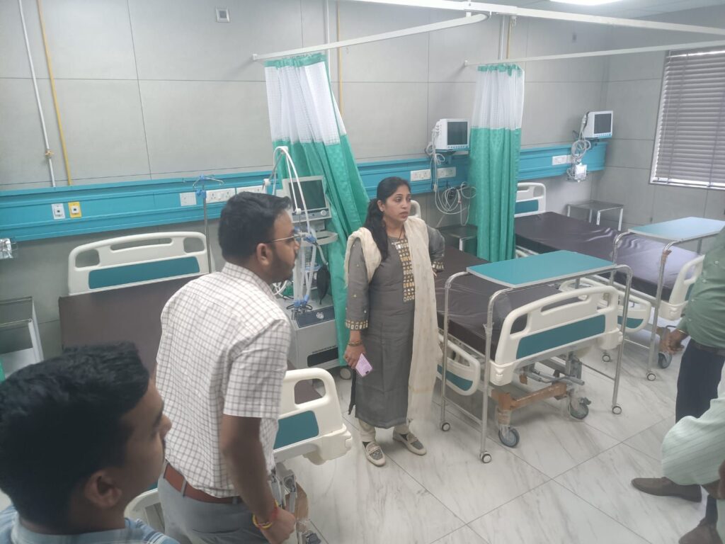 सख्त हुआ प्रशासन- प्राइवेट अस्पतालों का निरीक्षण किया शक्ति जिले के स्वास्थ्य एवं प्रशासन के अधिकारियों ने,अनेकों अस्पतालों में पाई गई कमियां, अस्पताल संचालको को दिए गए तत्काल मानकों के अनुरूप अस्पताल संचालन के निर्देश, जिले की सीएमएचओ डॉक्टर पूजा अग्रवाल ने कहा- स्वास्थ्य सेवाओं में लापरवाही पर निजी अस्पतालों पर भी होगी कार्रवाई, अस्पतालों में इलाज की रेट लिस्ट प्रदर्शित करने के दिए गए निर्देश kshititech