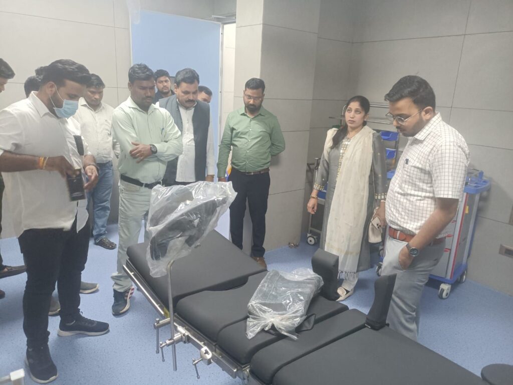 सख्त हुआ प्रशासन- प्राइवेट अस्पतालों का निरीक्षण किया शक्ति जिले के स्वास्थ्य एवं प्रशासन के अधिकारियों ने,अनेकों अस्पतालों में पाई गई कमियां, अस्पताल संचालको को दिए गए तत्काल मानकों के अनुरूप अस्पताल संचालन के निर्देश, जिले की सीएमएचओ डॉक्टर पूजा अग्रवाल ने कहा- स्वास्थ्य सेवाओं में लापरवाही पर निजी अस्पतालों पर भी होगी कार्रवाई, अस्पतालों में इलाज की रेट लिस्ट प्रदर्शित करने के दिए गए निर्देश kshititech