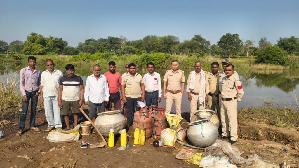 नशे के खिलाफ बड़ी कार्रवाई- 1420 बोरों में भरा हुआ लावारिस अवैध महुआ लहान आबकारी विभाग शक्ति ने किया जब्त, आबकारी अधिकारी उप्पल जी की सक्रियता से अब तक का सबसे बड़ा मामला दर्ज, हरदी गांव में पंचायत ने भी लगाया था अवैध महुआ शराब बेचने पर प्रतिबंध, सैकड़ो लीटर अवैध महुआ शराब भी हुई जब्त kshititech