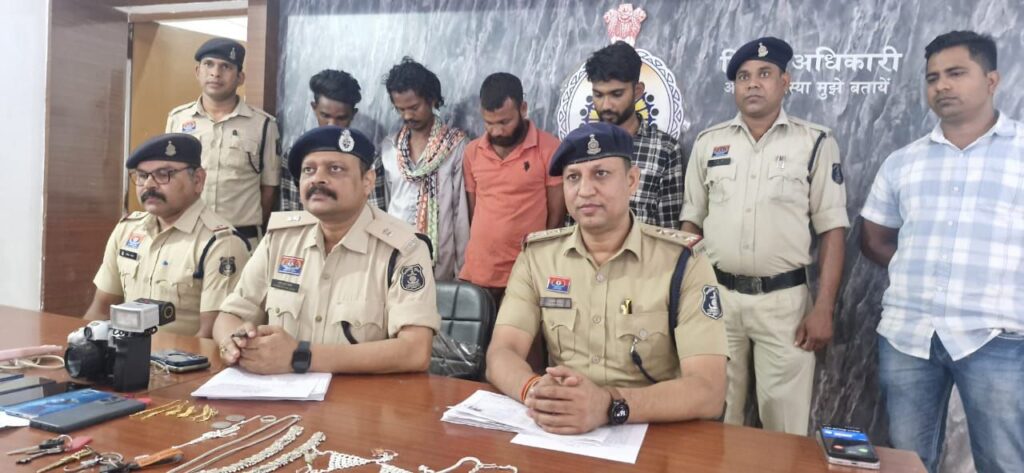 धन्यवाद शक्ति पुलिस- शक्ति पुलिस की चोरी के मामलों में बड़ी सफलता- लाखों रुपए का सामान हुआ जब्त,TI लखन पटेल एवं साइबर टीम की सजगता से चोरी के आरोपी हुए गिरफ्तार,एडिशनल एसपी हरीश यादव ने प्रेस वार्ता लेकर दी जानकारी, एसपी ठाकुर साहब के निर्देशन में पुलिस सजग, पुलिस की सक्रियता से आम जनता के मन में सुरक्षा की भावना हुई और मजबूत kshititech