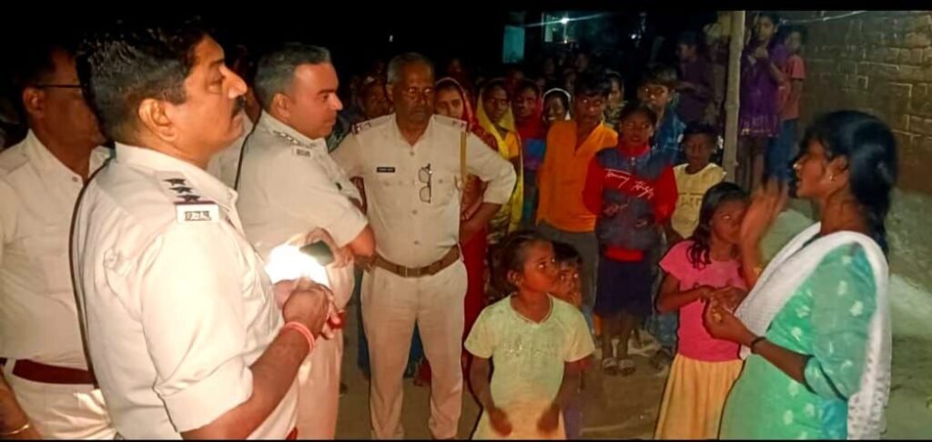 आबकारी विभाग गांव में चलाएगा अवैध महुआ शराब निर्माण एवं बिक्री को लेकर जागरूकता अभियान,महिला समूह एवं पुलिस प्रशासन भी करेगा सहयोग,जैजैपुर ब्लॉक में पहुंचे जिला सहायक आबकारी अधिकारी उप्पल जी एवं बाराद्वार के थाना टीआई नरेंद्र यादव kshititech