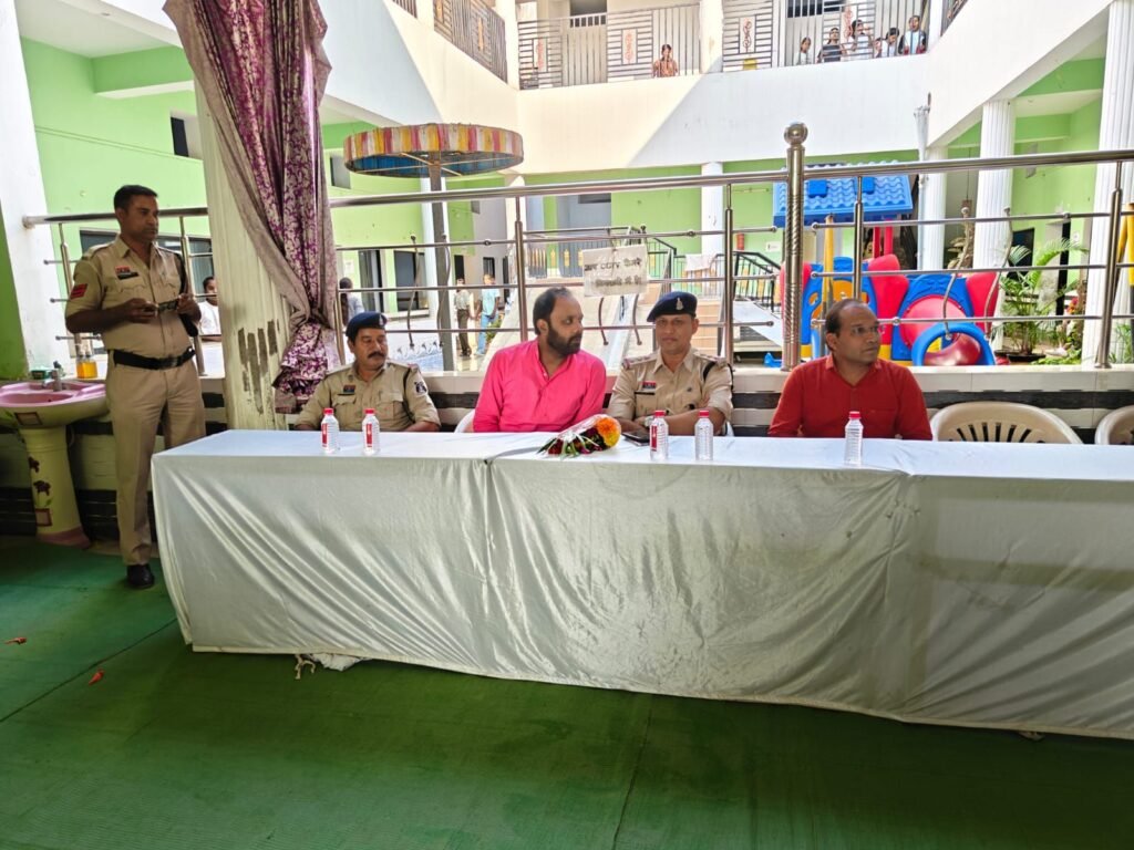 शक्ति थाने के TI लखन पटेल के मुख्य आतिथ्य में लिटिल फ्लावर इंग्लिश मीडियम स्कूल में संपन्न हुआ बाल दिवस का कार्यक्रम, बच्चों ने दी सुंदर प्रस्तुति, टीआई साहब ने भी बच्चों का किया उत्साह वर्धन kshititech