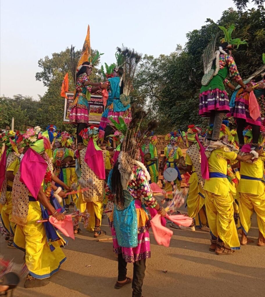 राधे कृष्ण की होगी गूंज- सकरेली कला में भव्य कलश यात्रा के साथ हुआ श्री मद् भागवत का शुभारंभ,कथा व्यास पर होंगे पं. मनोज तिवारी जी, आसपास के ग्रामीण क्षेत्र से भी पहुंची महिलाओं ने करी कलश यात्रा में सहभागिता, धार्मिक आयोजनों में पूरे जिले का अग्रणी गांव है सकरेली कला राधे कृष्ण की होगी गूंज- सकरेली कला में भव्य कलश यात्रा के साथ हुआ श्री मद् भागवत का शुभारंभ,कथा व्यास पर होंगे पं. मनोज तिवारी जी, आसपास के ग्रामीण क्षेत्र से भी पहुंची महिलाओं ने करी कलश यात्रा में सहभागिता, धार्मिक आयोजनों में पूरे जिले का अग्रणी गांव है सकरेली कला kshititech