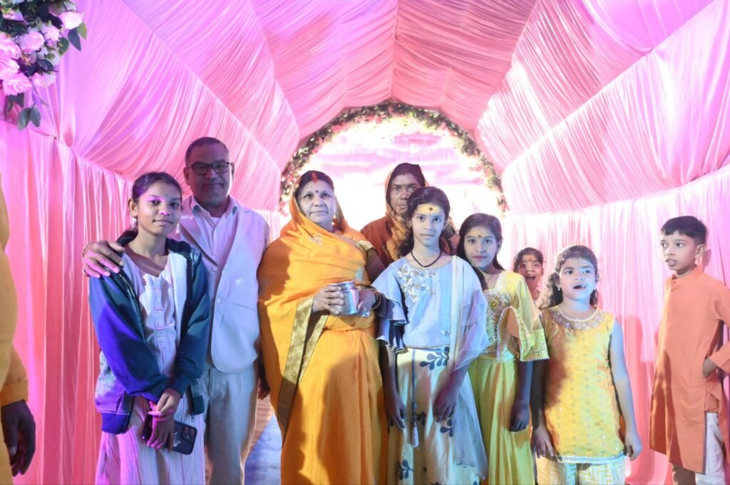 राधे कृष्ण की होगी गूंज- सकरेली कला में भव्य कलश यात्रा के साथ हुआ श्री मद् भागवत का शुभारंभ,कथा व्यास पर होंगे पं. मनोज तिवारी जी, आसपास के ग्रामीण क्षेत्र से भी पहुंची महिलाओं ने करी कलश यात्रा में सहभागिता, धार्मिक आयोजनों में पूरे जिले का अग्रणी गांव है सकरेली कला राधे कृष्ण की होगी गूंज- सकरेली कला में भव्य कलश यात्रा के साथ हुआ श्री मद् भागवत का शुभारंभ,कथा व्यास पर होंगे पं. मनोज तिवारी जी, आसपास के ग्रामीण क्षेत्र से भी पहुंची महिलाओं ने करी कलश यात्रा में सहभागिता, धार्मिक आयोजनों में पूरे जिले का अग्रणी गांव है सकरेली कला kshititech