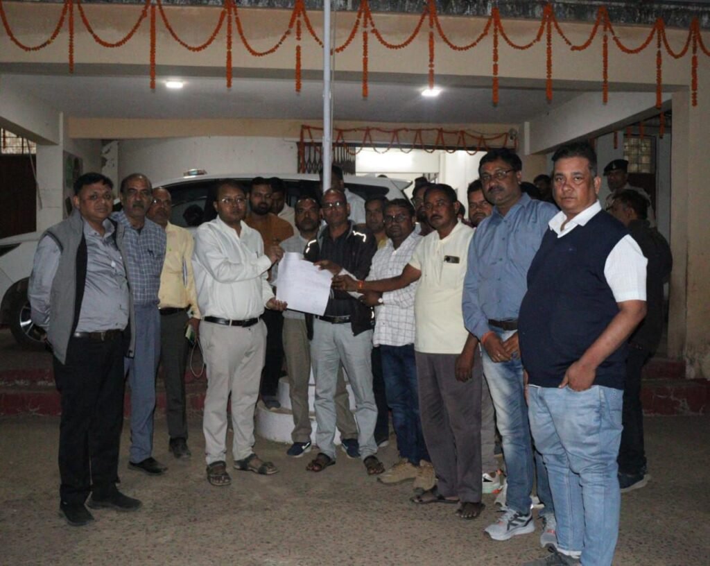 बड़ी खबर- शक्ति जिले की 21 सहकारी समितियो के 42 कर्मचारी काम पर लौटे वापस में, हड़ताल करी समाप्त, जिले की प्रभारी सचिव के समक्ष दी अपनी सहमति, धान खरीदी कार्य में करेंगे अपनी जिम्मेदारियो का निर्वहन kshititech