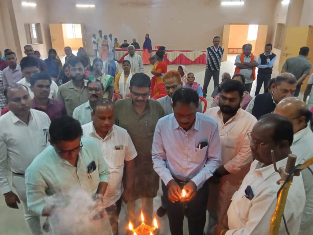 नगर पंचायत बाराद्वार ने किया 19 नवंबर को आयुर्वेद स्वास्थ्य जांच प्रशिक्षण शिविर का आयोजन, 410 लोगों ने पहुंचकर करवाया पंजीयन, नगर पंचायत की इस पहल का क्षेत्रवासियों ने किया स्वागत, नगर पंचायत अध्यक्ष नारायण कुर्रे एवं उपाध्यक्ष जितेश शर्मा की पहल पर हुआ शिविर, दवाइयो का भी हुआ निशुल्क वितरण kshititech