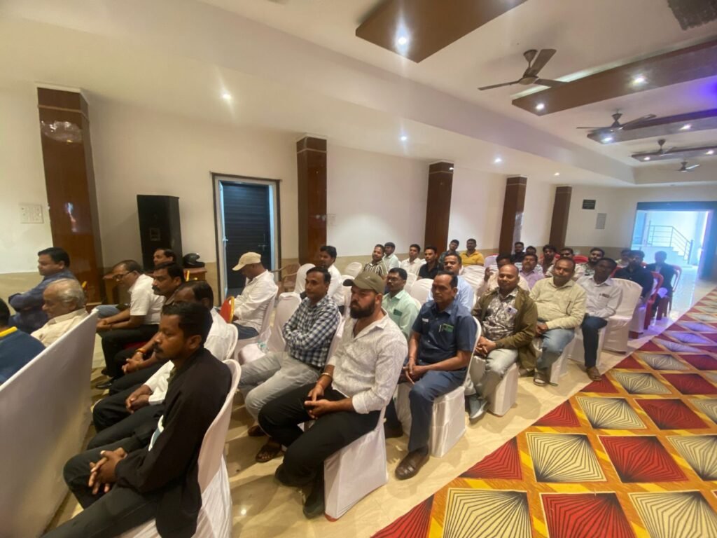 शक्ति में केमिस्टों की कार्यशाला हुई संपन्न, जिला औषधि विक्रेता संघ जांजगीर चाम्पा ने किया था आयोजन,जिले के सहायक ड्रग कंट्रोलर रविंद्र गेंदले ने कहा- दवाई विक्रेता नियमों का करें पालन, स्वच्छता का रखें ध्यान, नशा मुक्ति की शपथ दिलाई गई केमिस्ट साथियों को,SIR को लेकर भी केमिस्टों को दी गई जानकारी, जिले के ढाई सौ दवाई विक्रेता रहे मौजूद kshititech