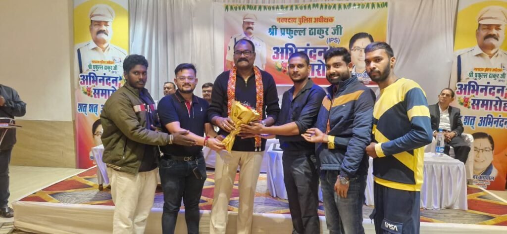 नागरिक अभिनंदन पुलिस कप्तान का- शक्ति जिले की पुलिस सदैव आपके साथ, आम नागरिक नि संकोच मुझसे कर सकते हैं सीधे संपर्क-IPS प्रफुल्ल ठाकुर, 20 नवंबर को शक्ति में नगर पालिका अध्यक्ष श्यामसुंदर अग्रवाल द्वारा किया गया पुलिस अधीक्षक का नागरिक अभिनंदन, एडिशनल एसपी सहित शहर के विभिन्न सामाजिक संगठनों के प्रतिनिधि रहे मौजूद kshititech