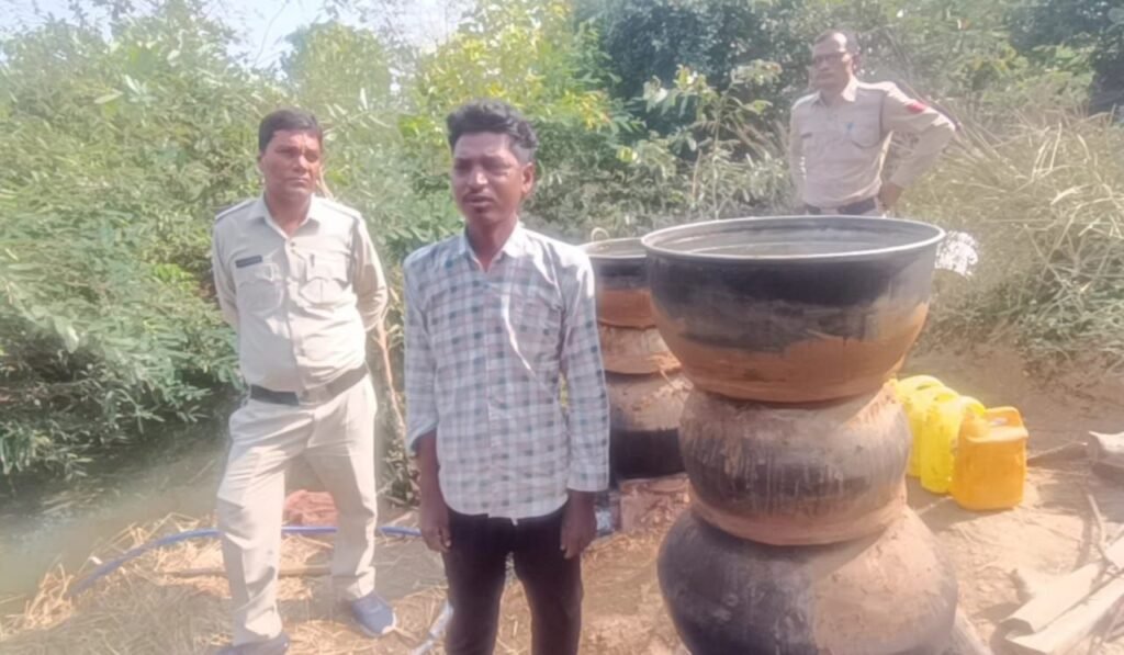 5 क्विंटल अवैध महुआ लहान एवं 35 लीटर शराब जब्त, आबकारी विभाग की बड़ी कार्रवाई, आबकारी अधिकारी उप्पल के नेतृत्व में लगातार चल रही कार्रवाई, आबकारी वृत्त शक्ति के अंतर्गत लगातार हो रहे मामले दर्ज kshititech