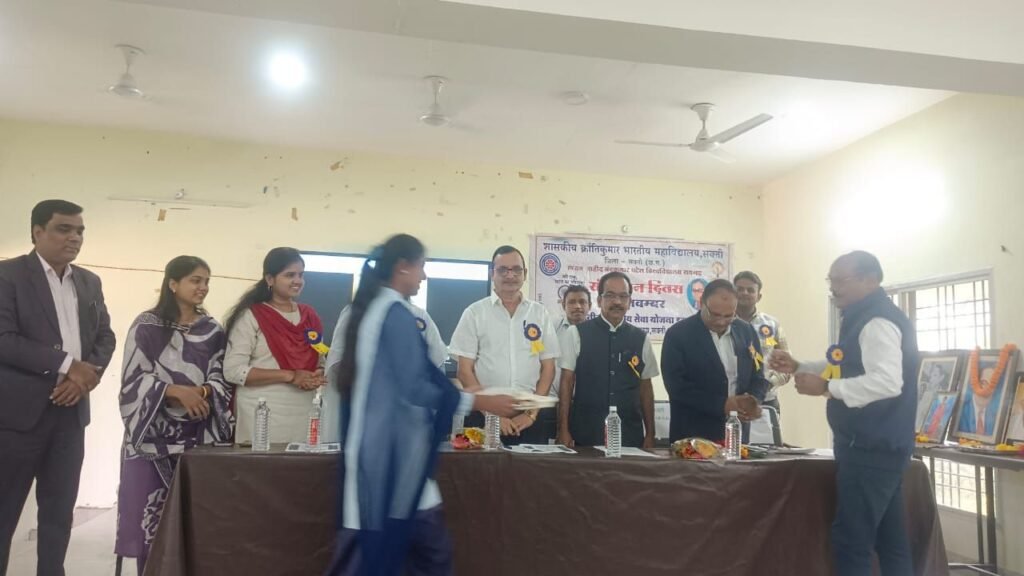 क्रांति कुमार कॉलेज जेठा में हुआ संविधान दिवस पर प्रस्तावना का जन भागीदारी समिति के सदस्य भी रहे मौजूद, विधायक प्रतिनिधि प्रकाश अग्रवाल ने कहा संविधान का सम्मान करना हम सबका कर्तव्य, संविधान से ही चल रहा हमारा देश क्रांति कुमार कॉलेज जेठा में हुआ संविधान दिवस पर प्रस्तावना का जन भागीदारी समिति के सदस्य भी रहे मौजूद, विधायक प्रतिनिधि प्रकाश अग्रवाल ने कहा संविधान का सम्मान करना हम सबका कर्तव्य, संविधान से ही चल रहा हमारा देश kshititech