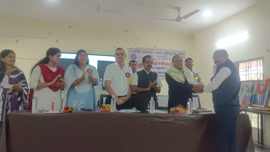 क्रांति कुमार कॉलेज जेठा में हुआ संविधान दिवस पर प्रस्तावना का जन भागीदारी समिति के सदस्य भी रहे मौजूद, विधायक प्रतिनिधि प्रकाश अग्रवाल ने कहा संविधान का सम्मान करना हम सबका कर्तव्य, संविधान से ही चल रहा हमारा देश क्रांति कुमार कॉलेज जेठा में हुआ संविधान दिवस पर प्रस्तावना का जन भागीदारी समिति के सदस्य भी रहे मौजूद, विधायक प्रतिनिधि प्रकाश अग्रवाल ने कहा संविधान का सम्मान करना हम सबका कर्तव्य, संविधान से ही चल रहा हमारा देश kshititech