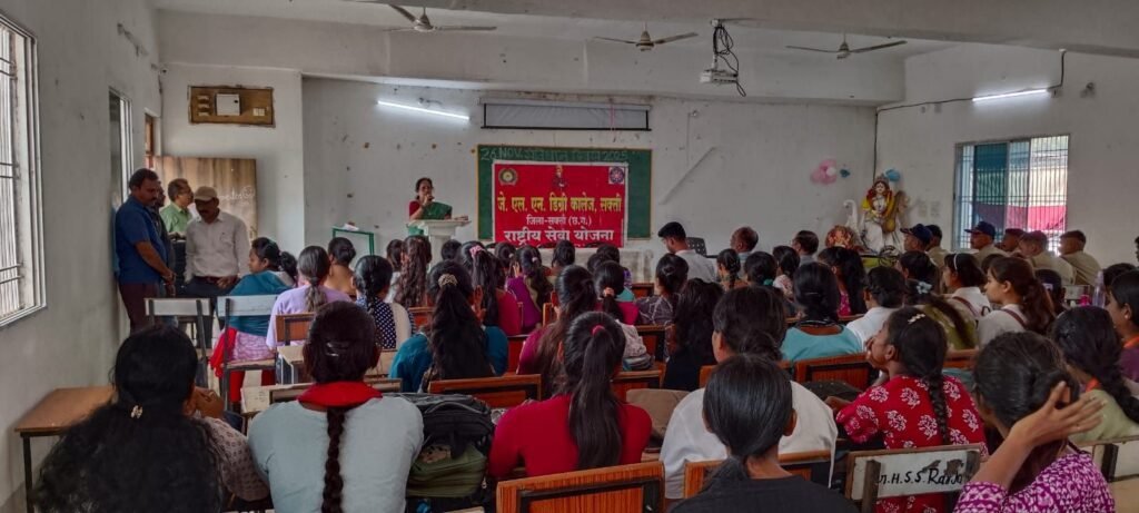 26 नवम्बर को जे.एल.एन. डिग्री कालेज सक्ती में संविधान दिवस मनाया गया, प्राचार्य डॉक्टर शालू पाहवा ने प्राध्यापकों एवं विद्यार्थियों के समक्ष संविधान की प्रस्तावना का किया वाचन, वरिष्ठ अधिवक्ता गण भी रहे मौजूद kshititech