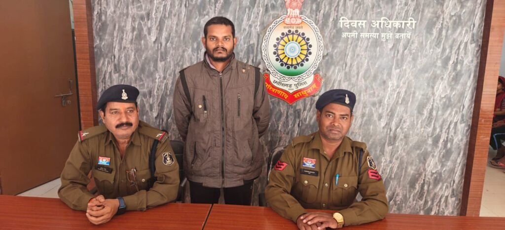 मोबाइल के स्टेटस पर लगाया आपत्तिजनक पोस्ट,शक्ति पुलिस ने किया गिरफ्तार kshititech